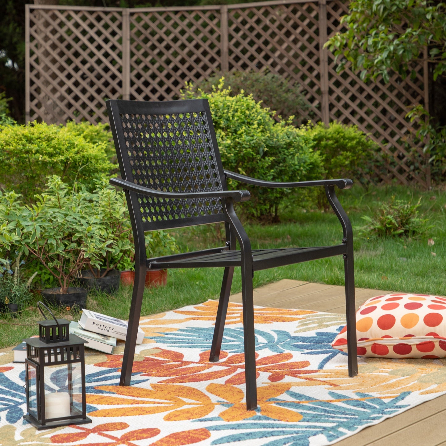 Set da pranzo per patio con rivestimento E da 5 pezzi e sedie impilabili