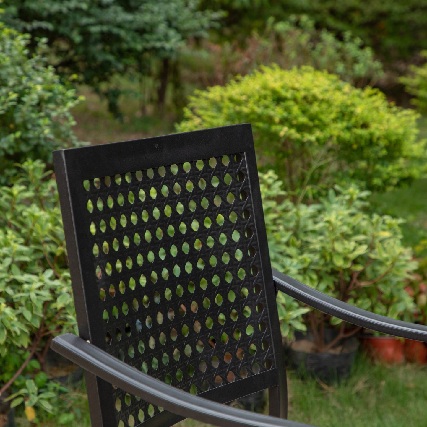 Set da pranzo per patio con rivestimento E da 5 pezzi e sedie impilabili