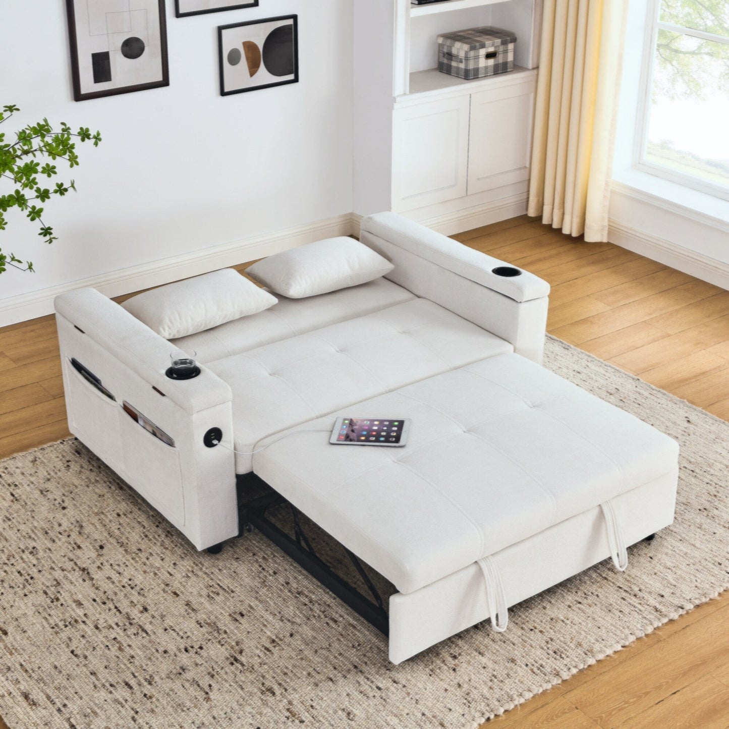 Divano letto reclinabile a due posti con braccioli, contenitore e tasche laterali, con presa di corrente USB.