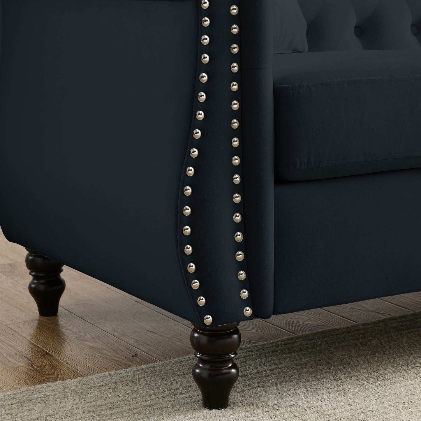 Divano Chesterfield in velluto 58.8 a 2 posti con braccioli arrotolati, finiture con borchie e 2 cuscini