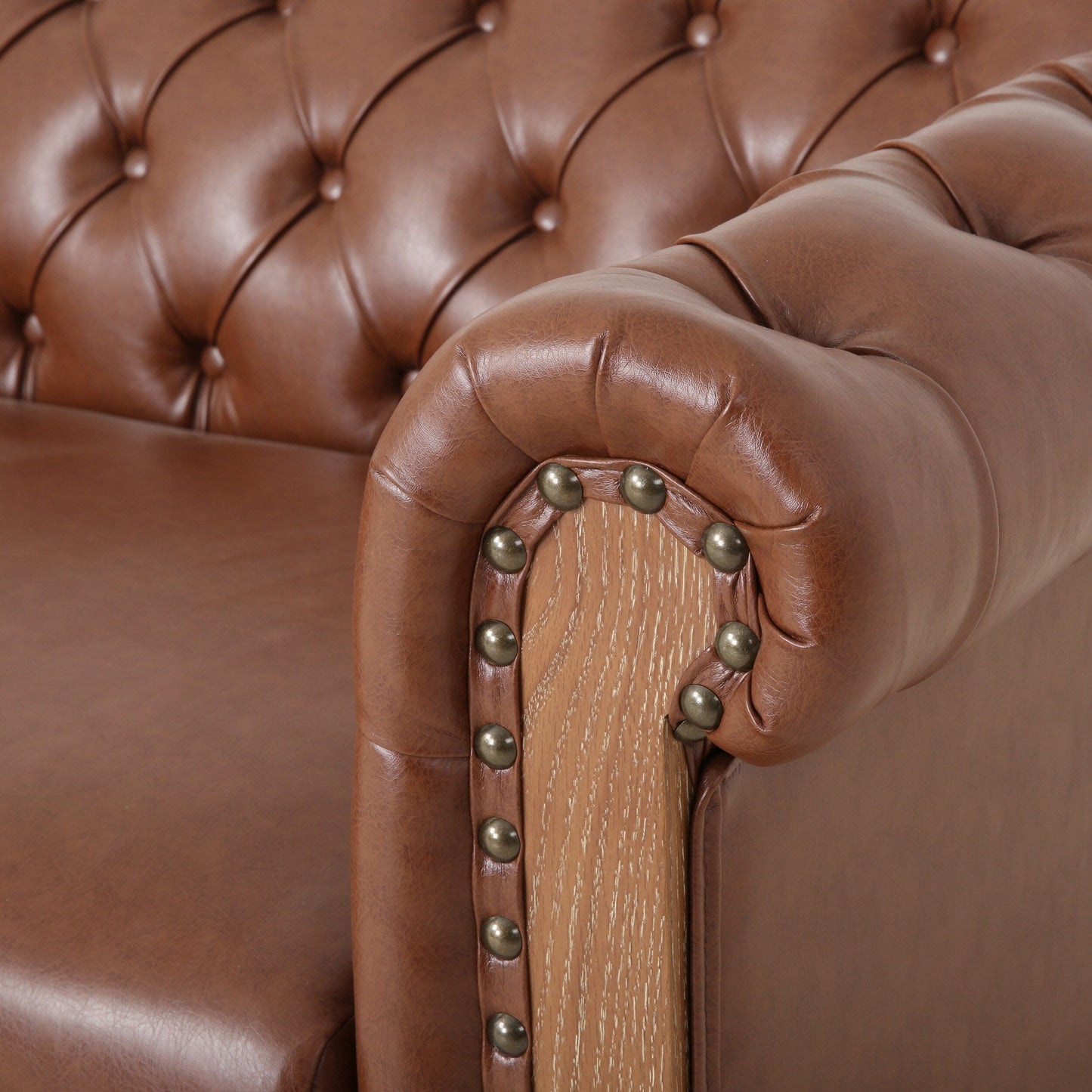 Divano a 3 posti in pelle PU da 78,75'' con gambe in legno, dettagli rivettati e schienale regolabile