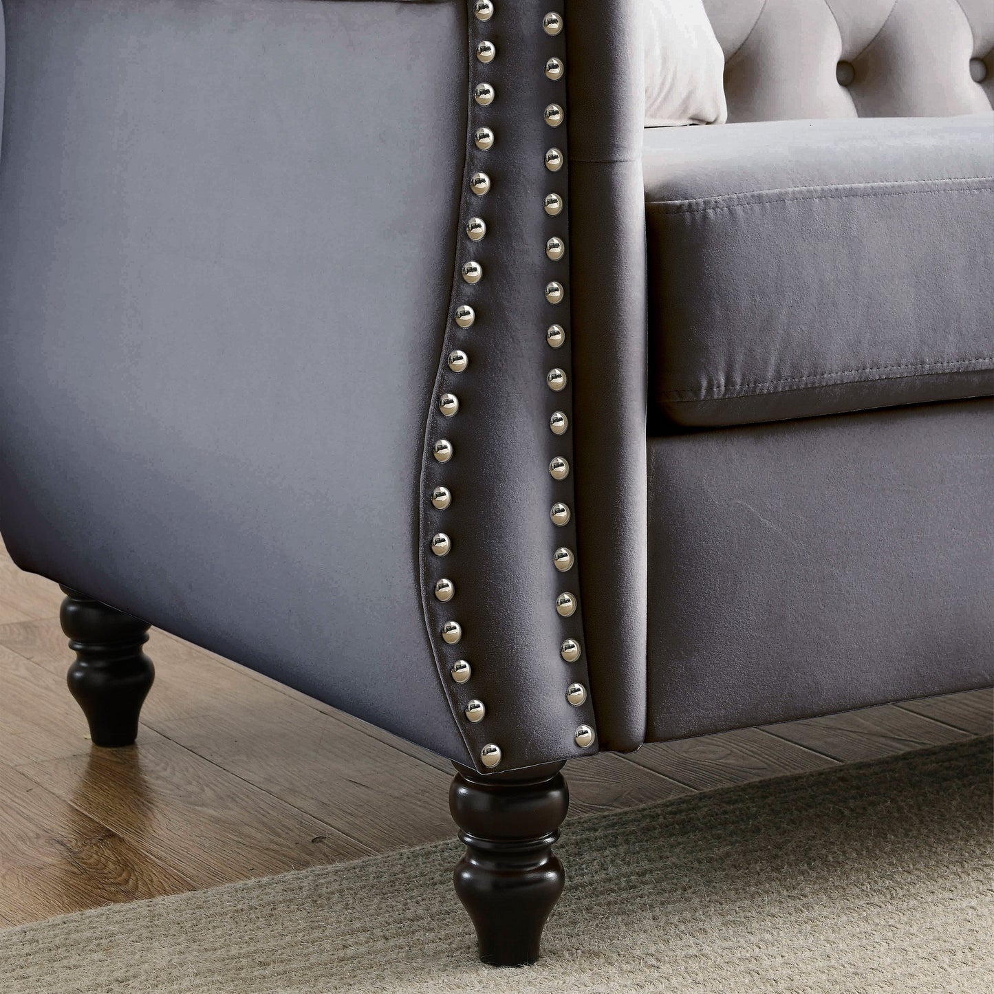 Divano Chesterfield in velluto 80 a 3 posti con design capitonné, finiture con borchie e 2 cuscini