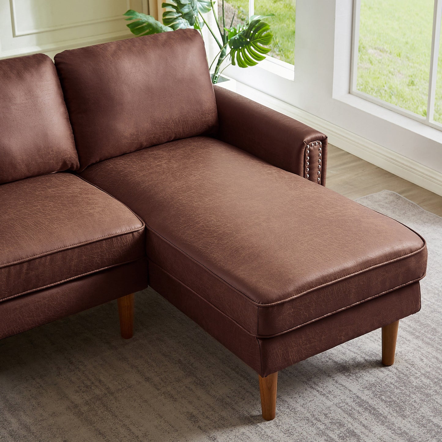 Divano a L in pelle scamosciata da 82,2'' con chaise longue destra, struttura in legno massello e dettagli in borchie in rame