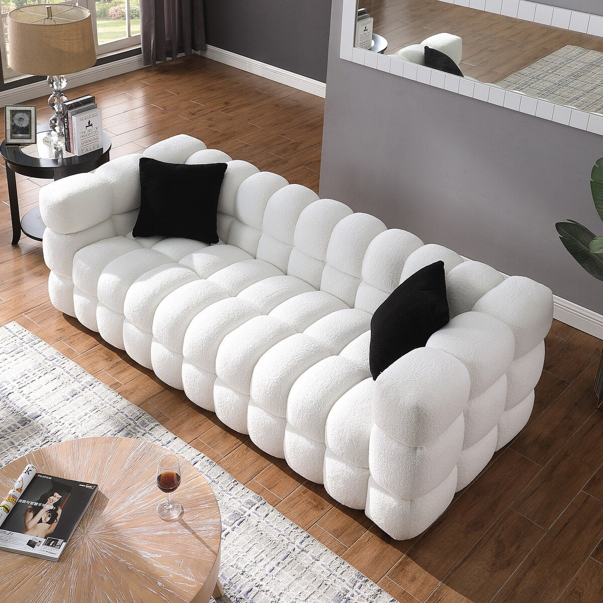 84.3 Lussuoso divano Boucle grande a 3 posti con rivestimento in marshmallow, 2 cuscini decorativi quadrati e bracciolo quadrato