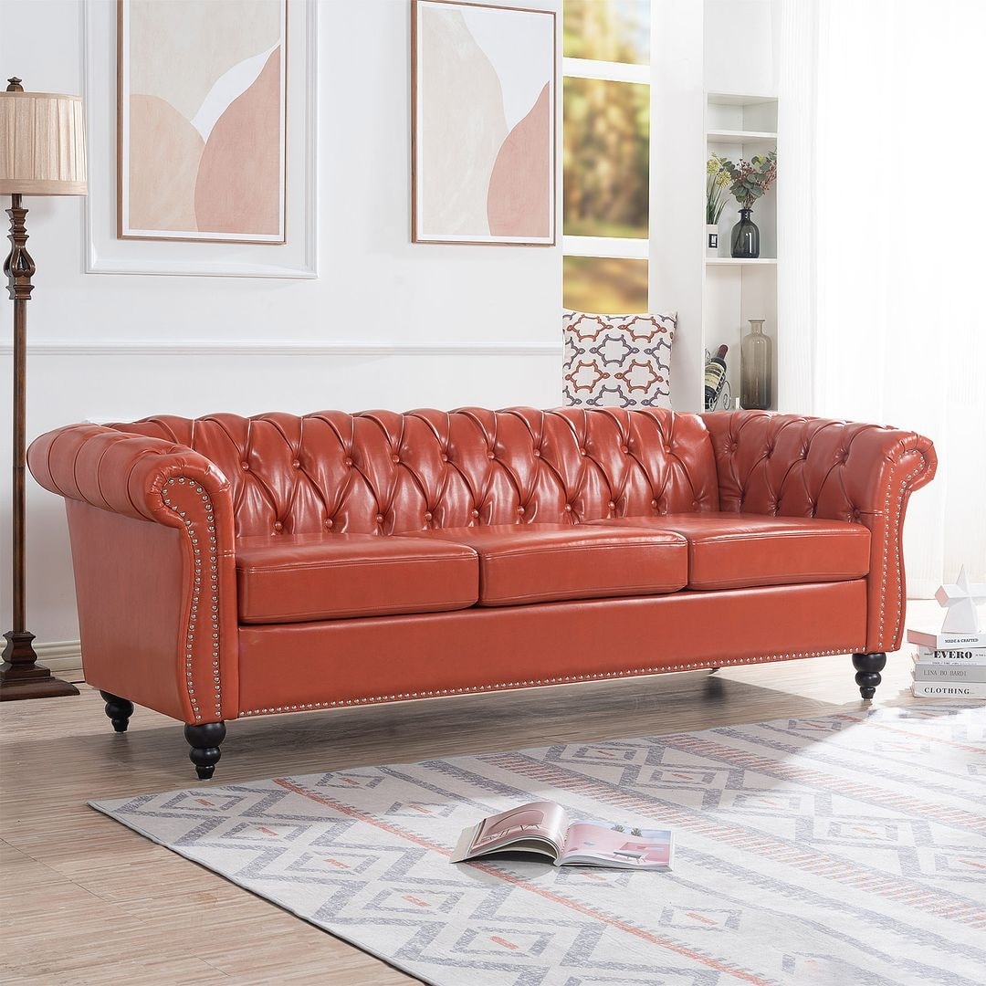 Divano Chesterfield in similpelle trapuntato da 84,65 pollici con braccioli arrotolati