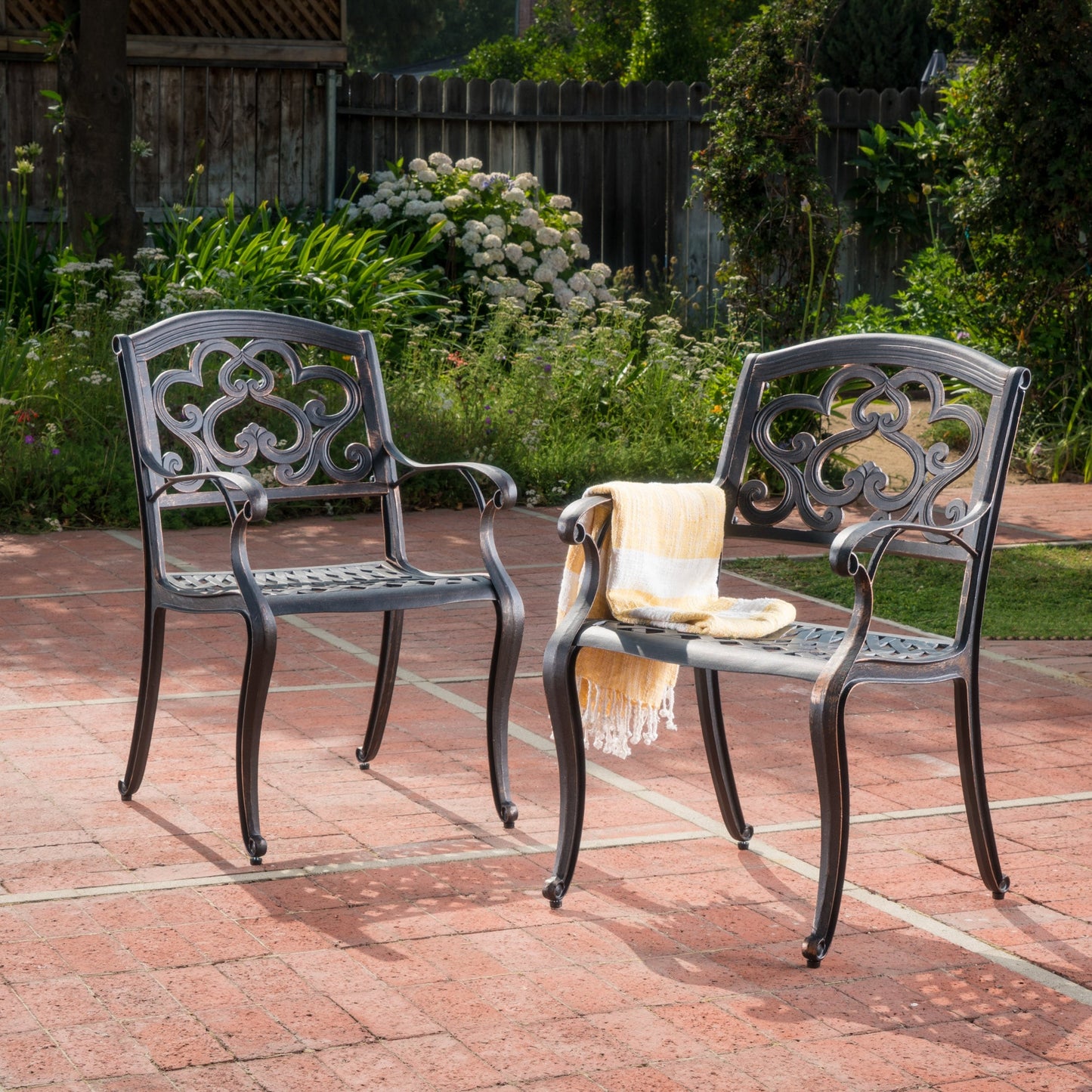 Collezione da pranzo rustica in alluminio pressofuso Abigal Outdoor Copper Cast di Christopher Knight Home - N/D