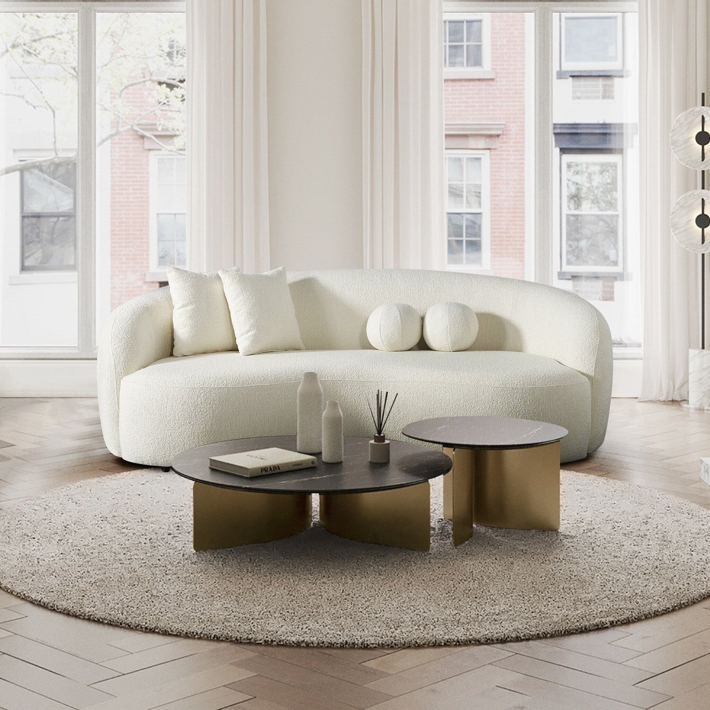Divano Baker Mid-Century rivestito in tessuto bouclé francese color crema