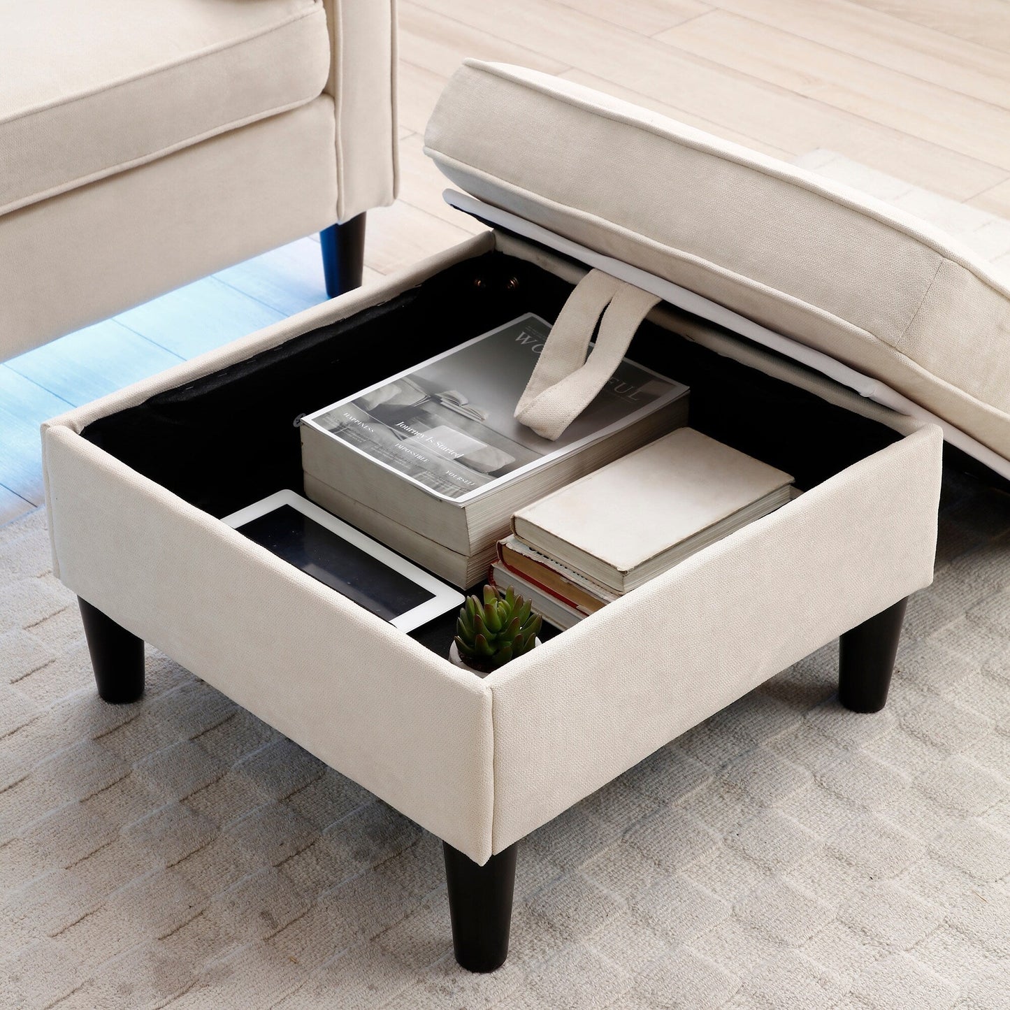 Divano trasformabile in tessuto beige da 75,2'', 3 posti con pouf contenitore, 2 porte USB, luci a LED e gambe in legno