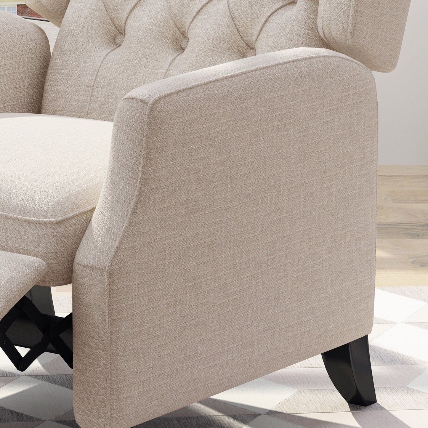Poltrona reclinabile Mid-Century in tessuto beige con schienale a ali e poggiapiedi, schienale con bottoni trapuntati
