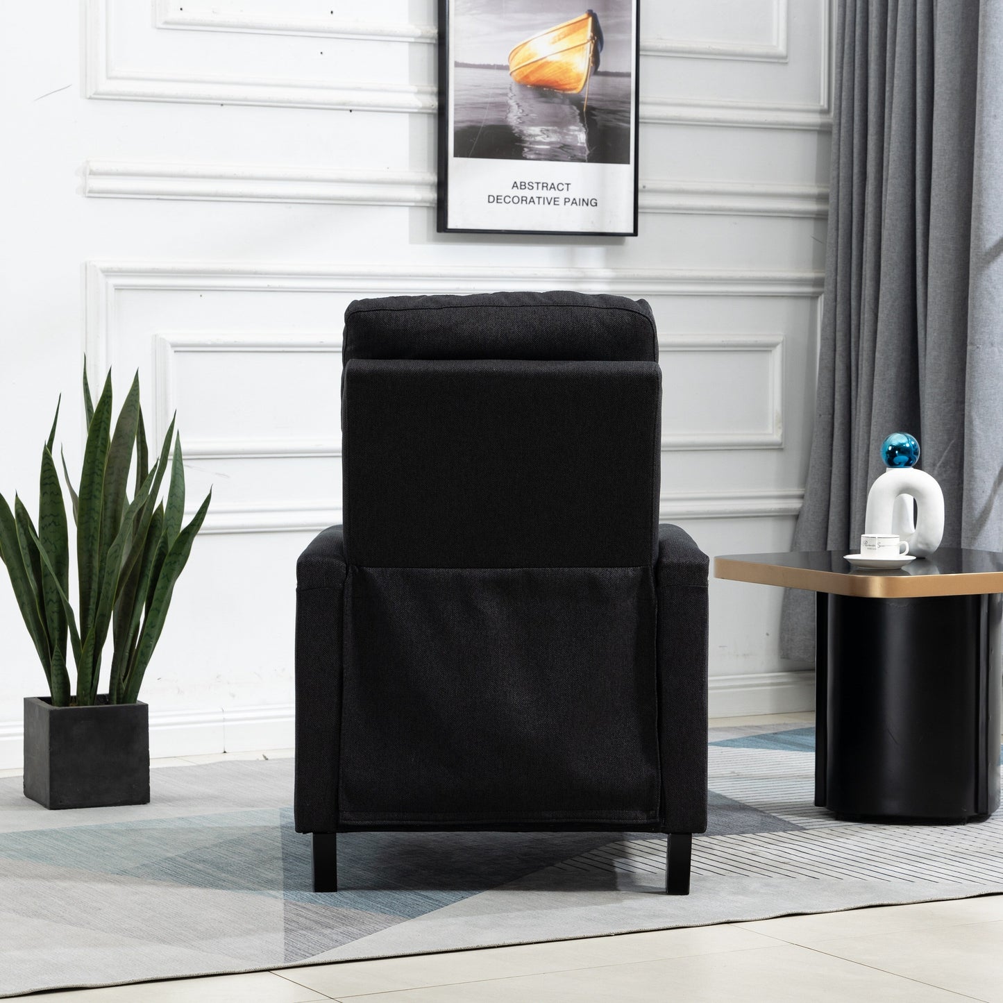 Poltrona reclinabile manuale moderna in velluto nero con cuscini e decorazione a borchie