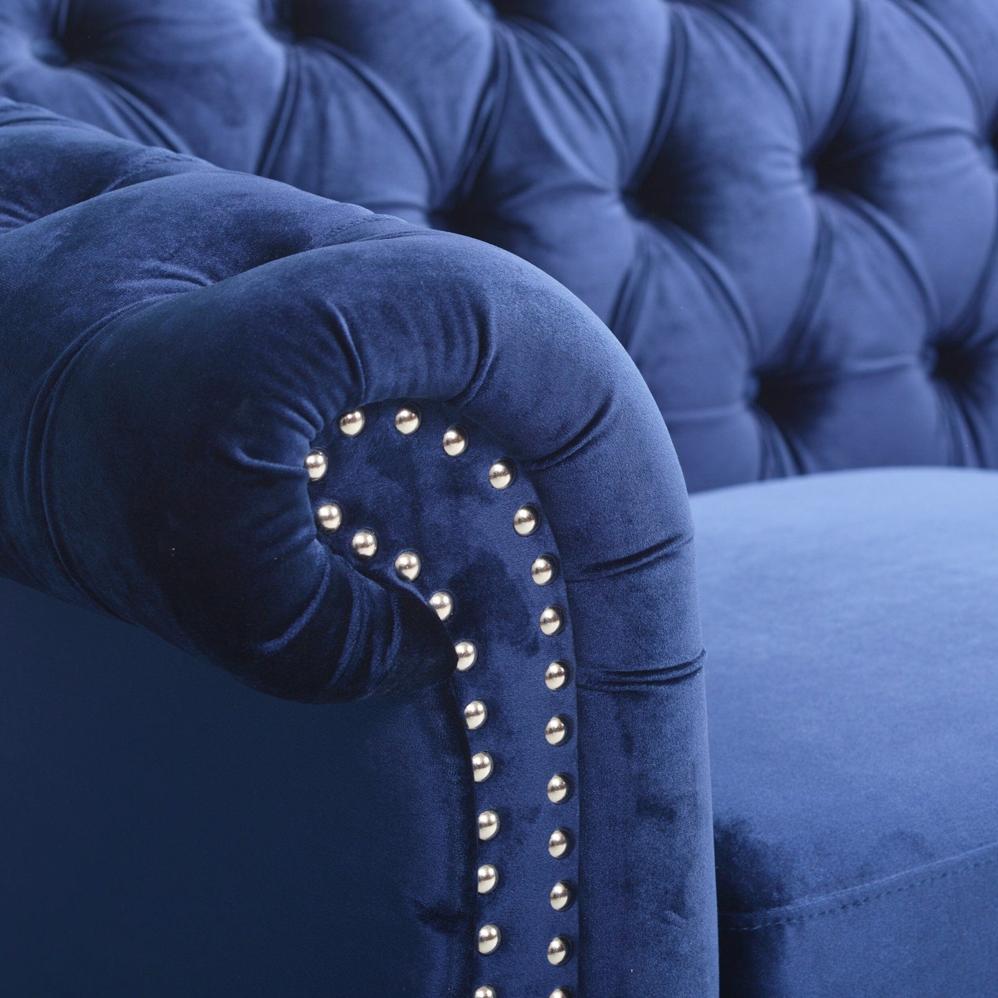 Divano Chesterfield blu 84.75 imbottito con bottoni, 3 posti, borchie e gambe in legno