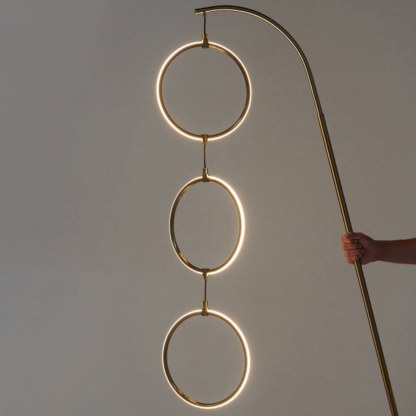 Lampada da terra super luminosa a LED Brightech Nova da 74 pollici con 3 anelli luminosi industriali e dimmer a 3 vie