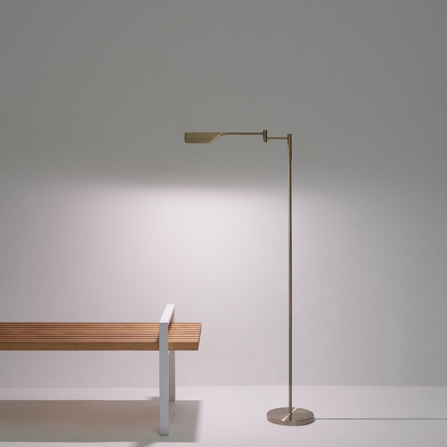 Lampada da terra a LED Brightech Leaf da 53 pollici con dimmer industriale a 3 vie e paralume Empire in metallo ottone