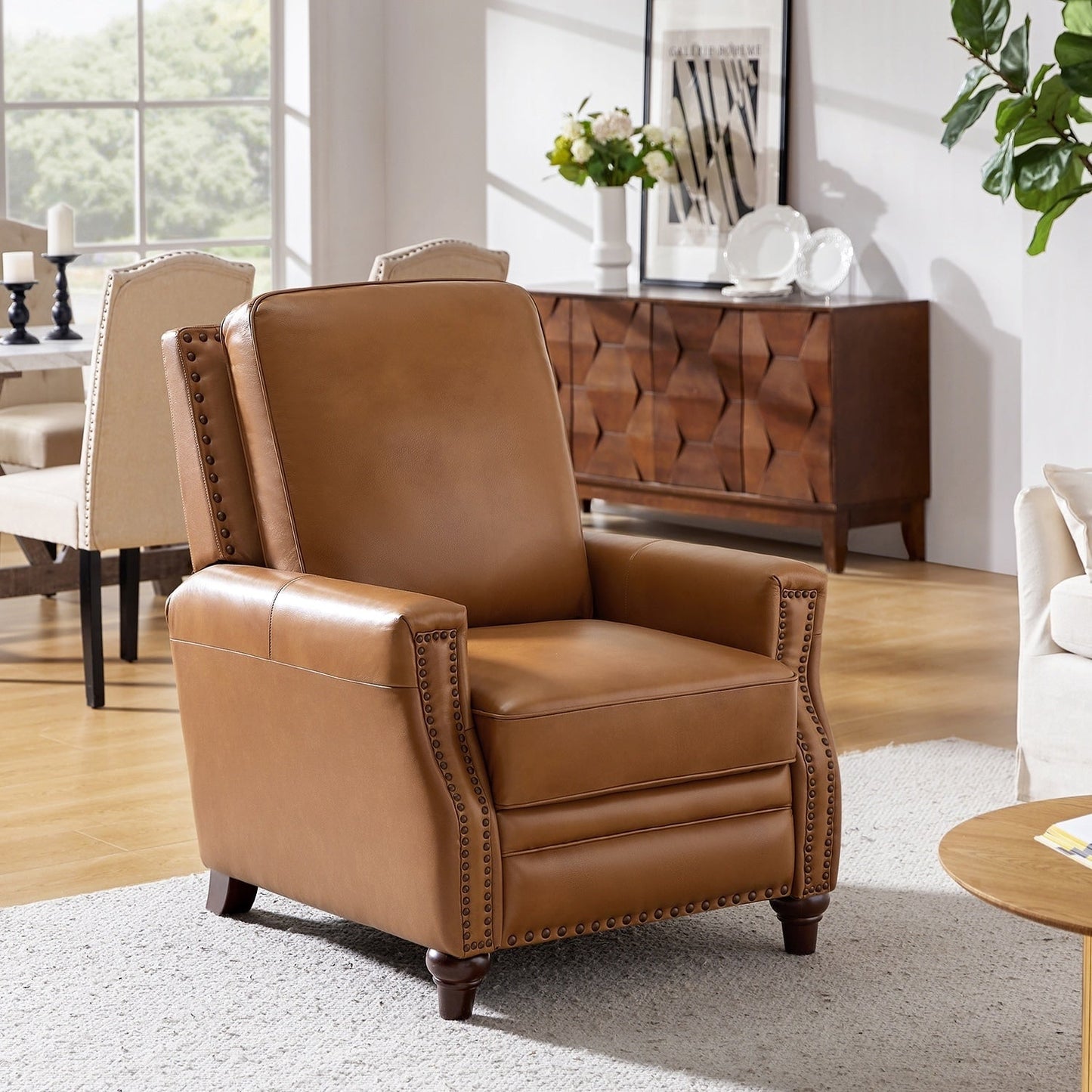 Poltrona reclinabile moderna in vera pelle con finiture a borchie in stile Cigar di HULALA HOME