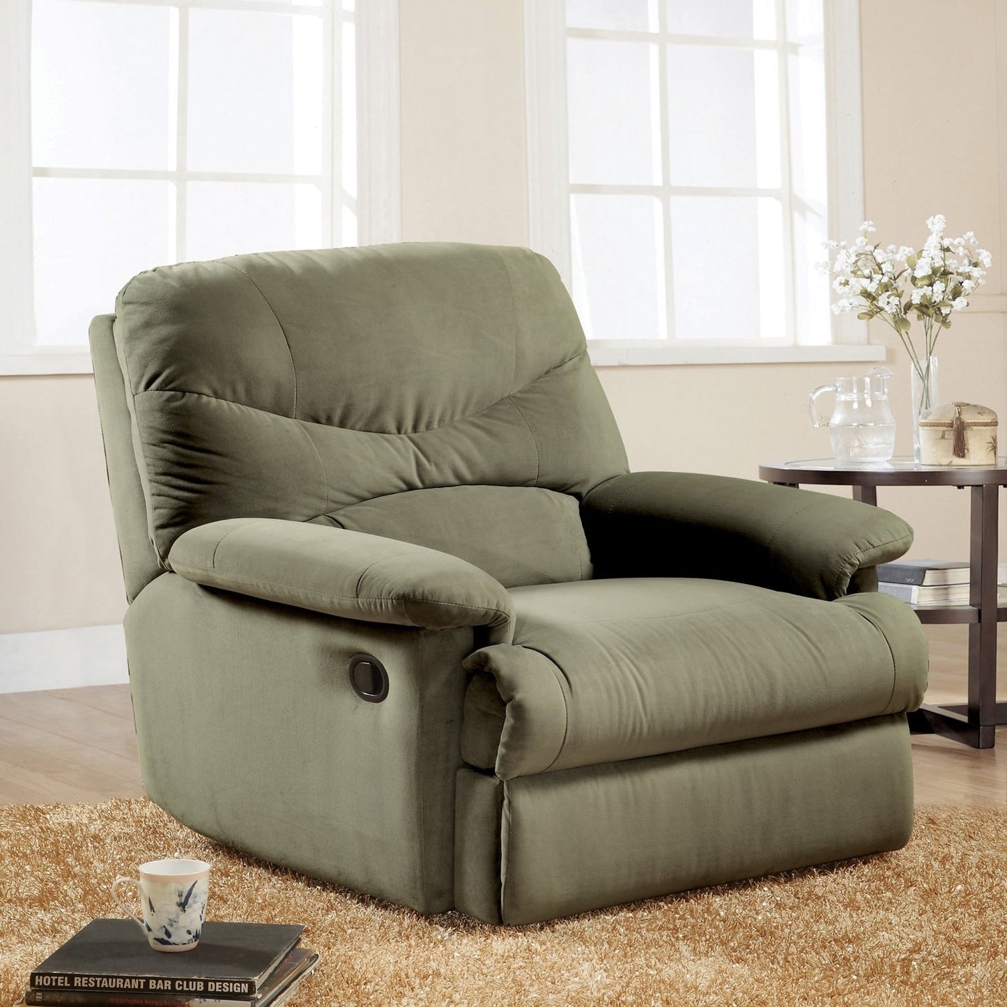Comoda poltrona reclinabile in microfibra per momenti di relax