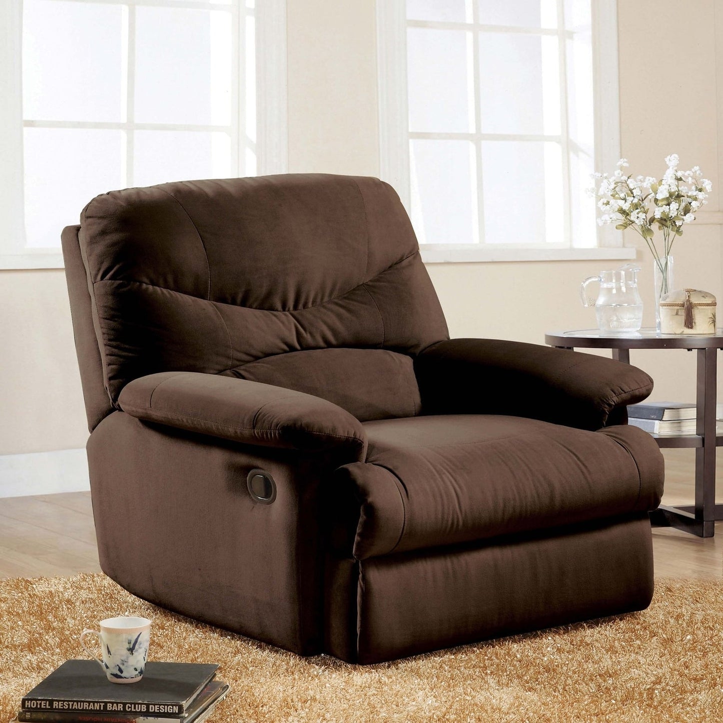 Comoda poltrona reclinabile in microfibra per momenti di relax