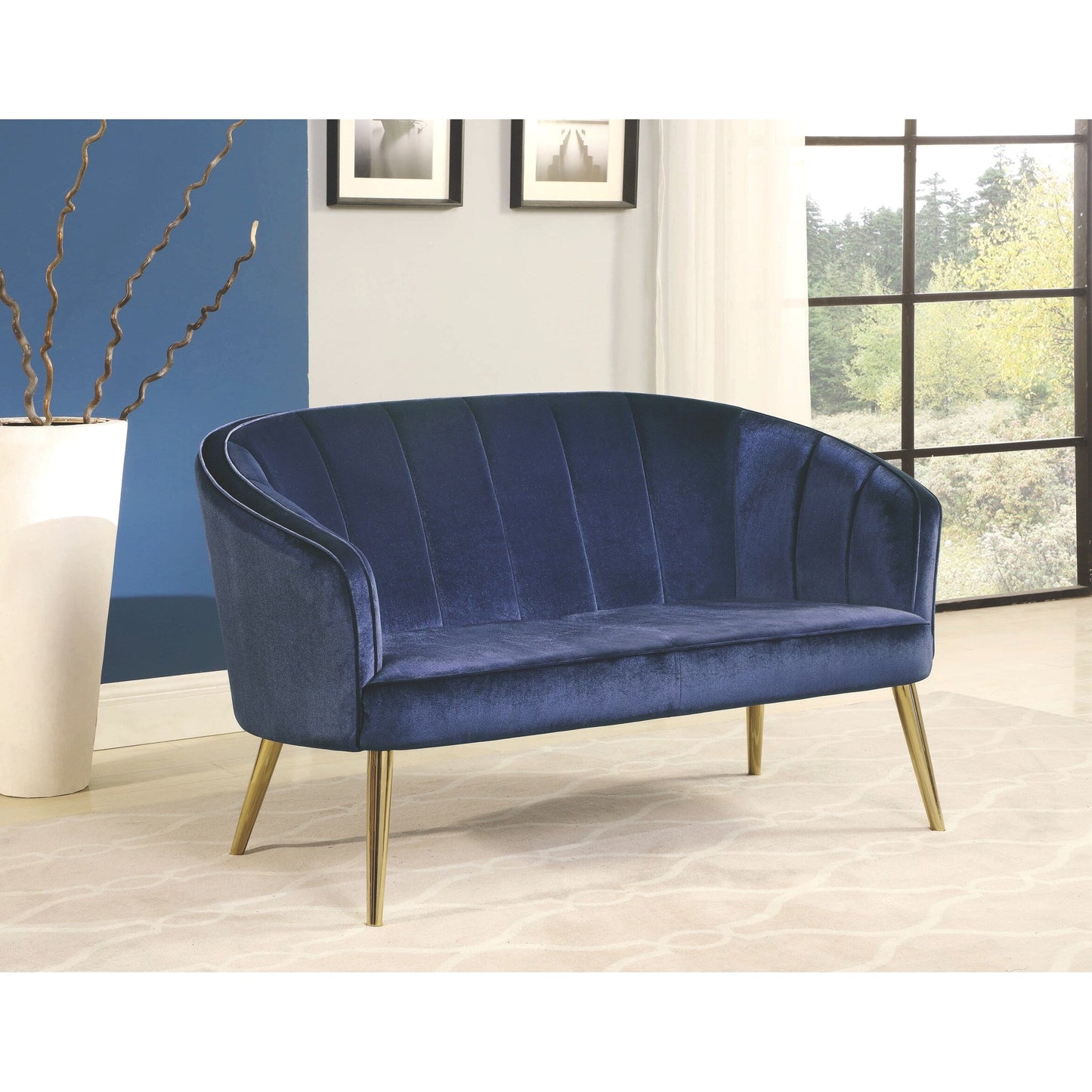 Divano contemporaneo per soggiorno in velluto blu e gambe in ottone