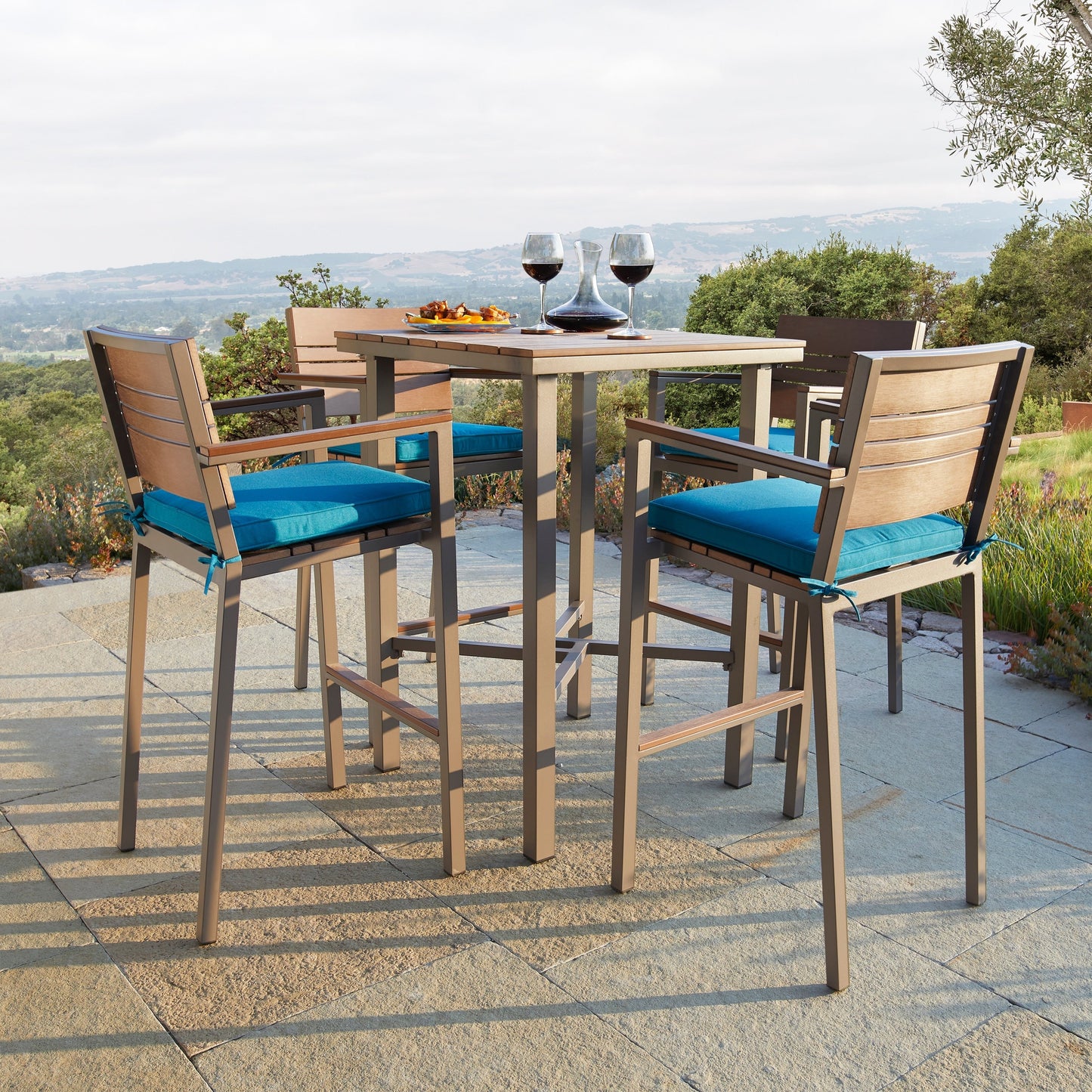 Set da bar per esterni Corvus Jasmine da 5 pezzi con cuscini Sunbrella