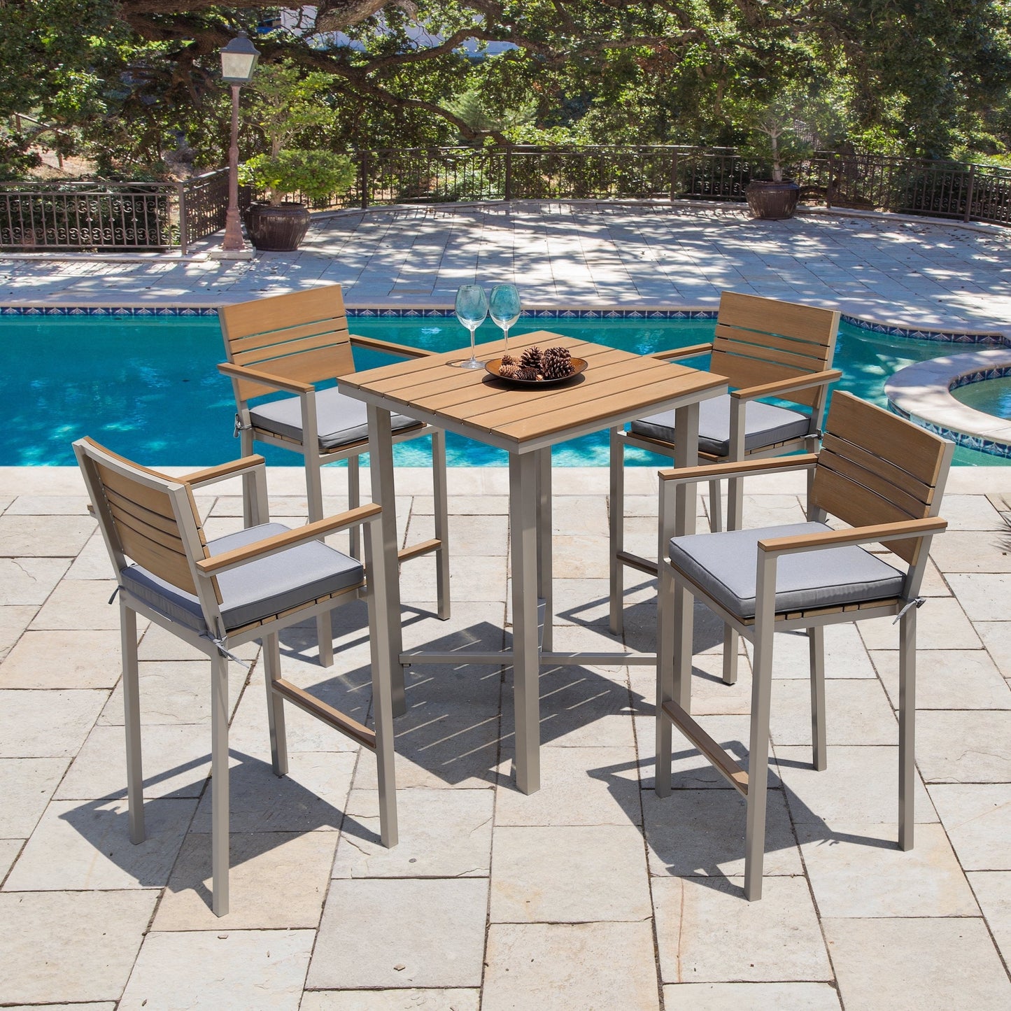 Set da bar per esterni Corvus Jasmine da 5 pezzi con cuscini Sunbrella