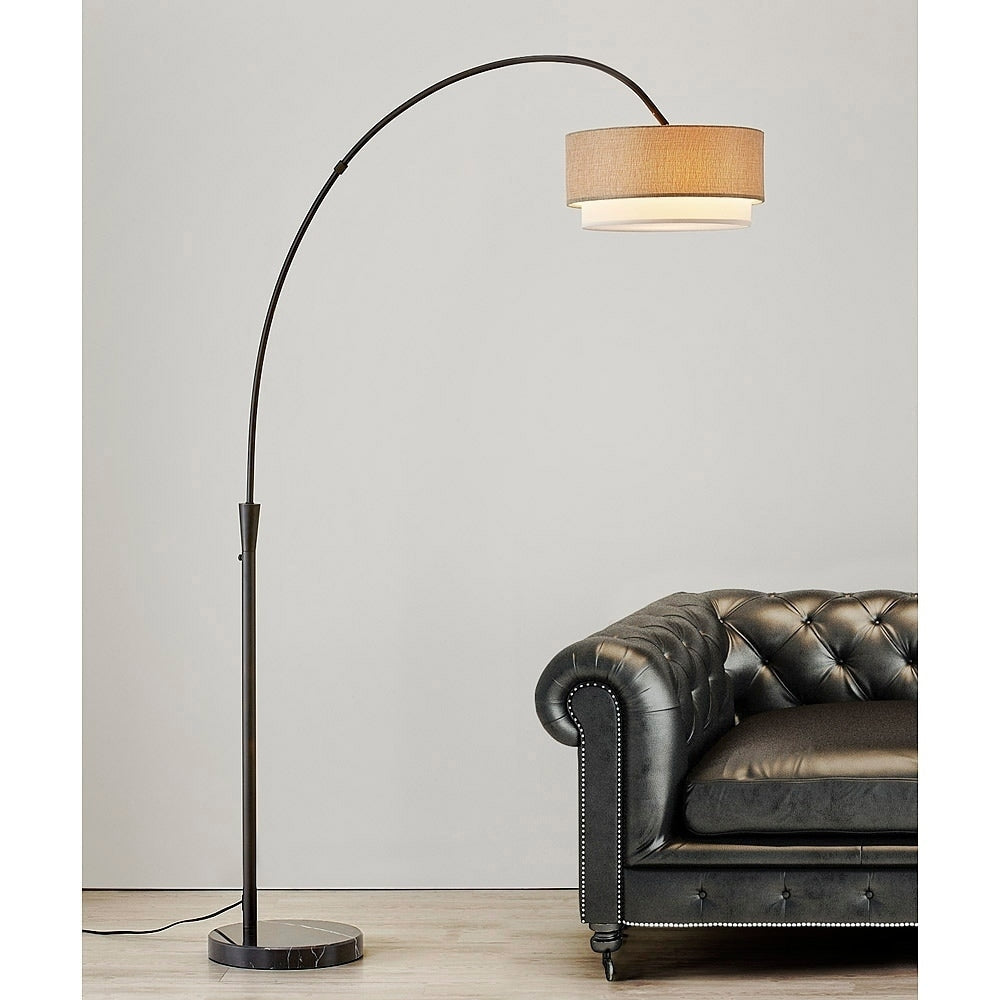 Lampada da terra ad arco Flam da 81 pollici di Carson Carrington