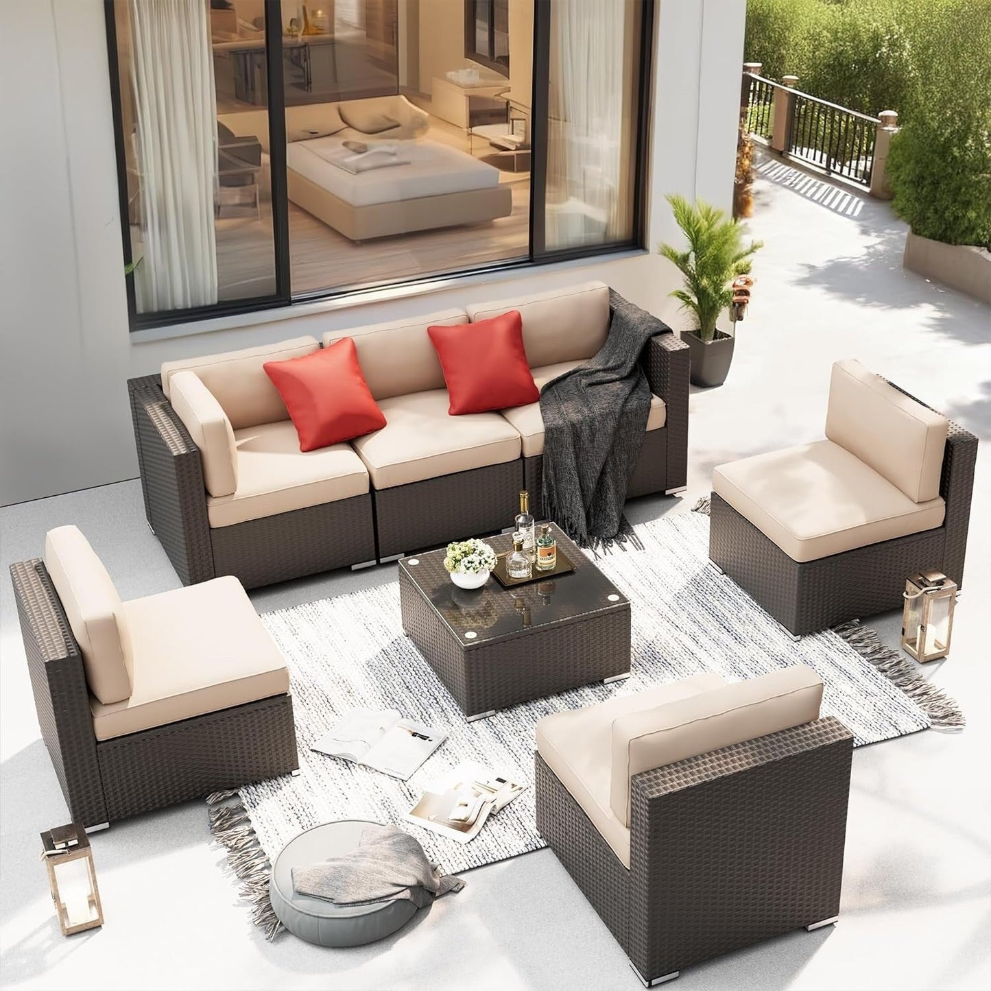 Set da conversazione con divano componibile imbottito in vimini e rattan nero da 7 pezzi per esterni di Havenside Home