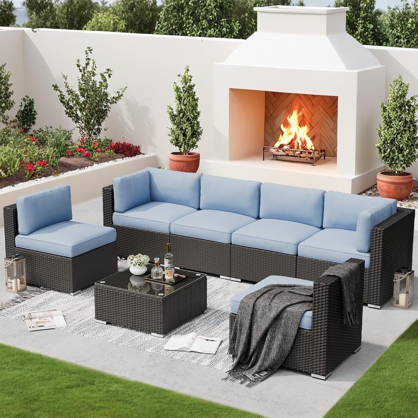 Set da conversazione con divano componibile imbottito in vimini e rattan nero da 7 pezzi per esterni di Havenside Home