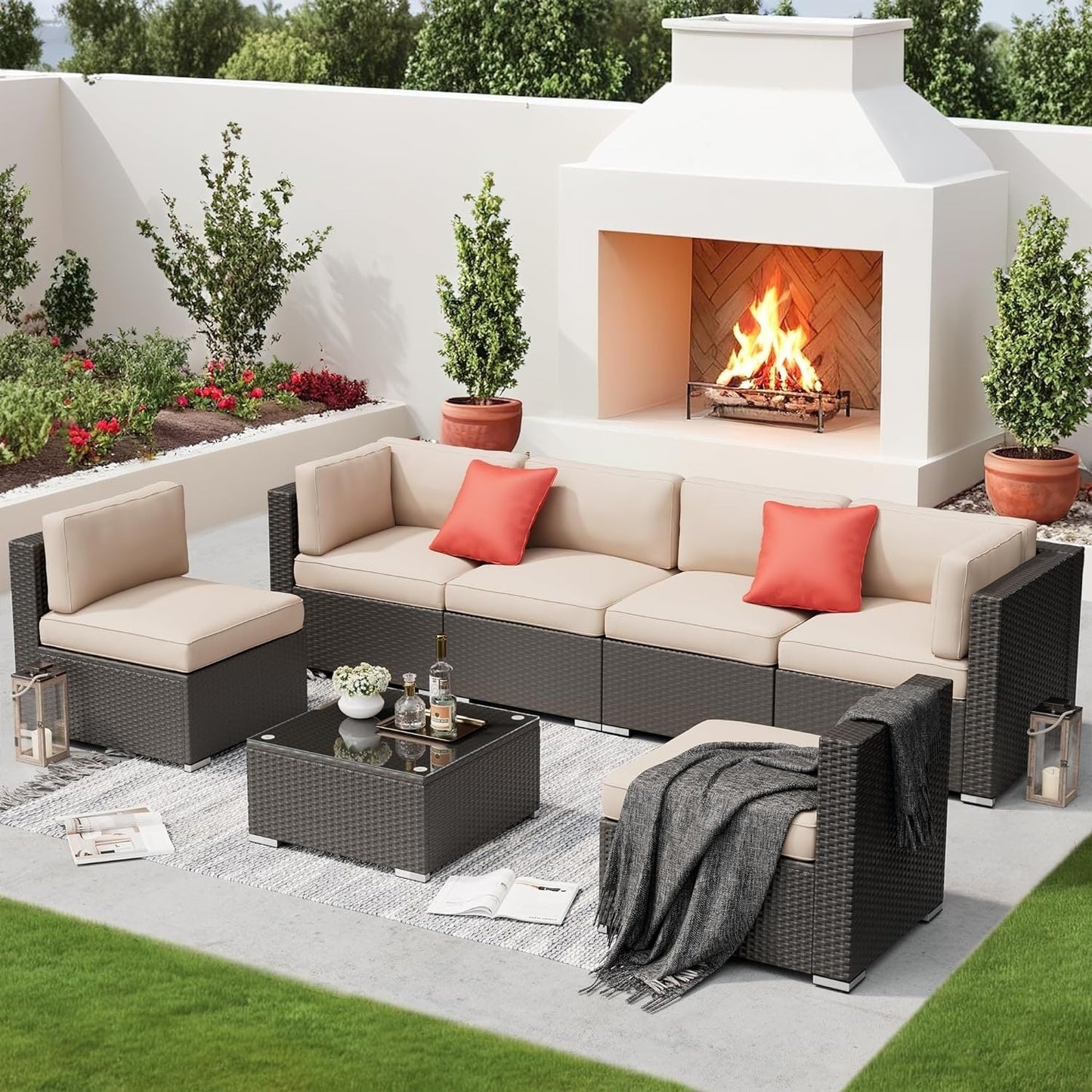 Set da conversazione con divano componibile imbottito in vimini e rattan nero da 7 pezzi per esterni di Havenside Home