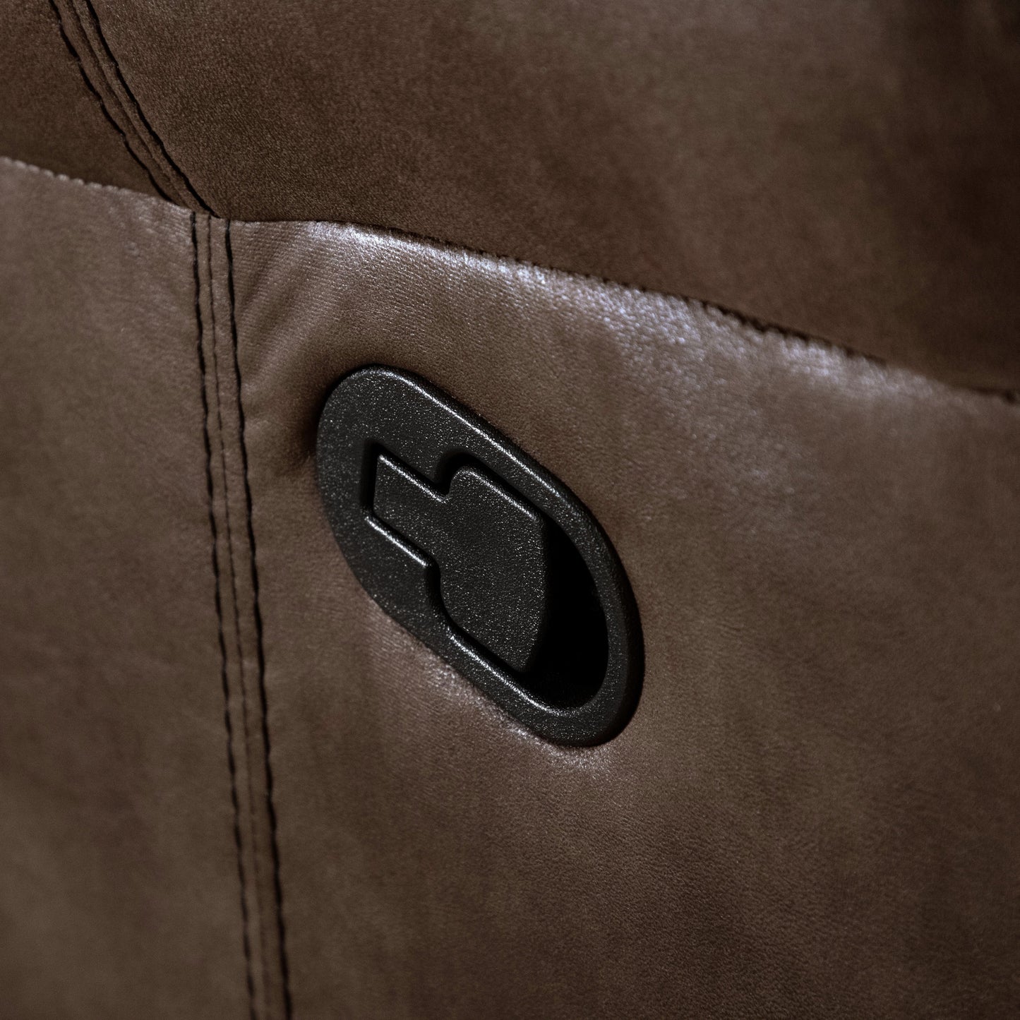 Divano reclinabile manuale Verne Brown in microsuede con portabicchieri ribaltabili