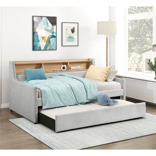 Divano letto grigio chiaro con libreria estraibile, pannello laterale, porte di ricarica, finiture con borchie, mobili dal design moderno