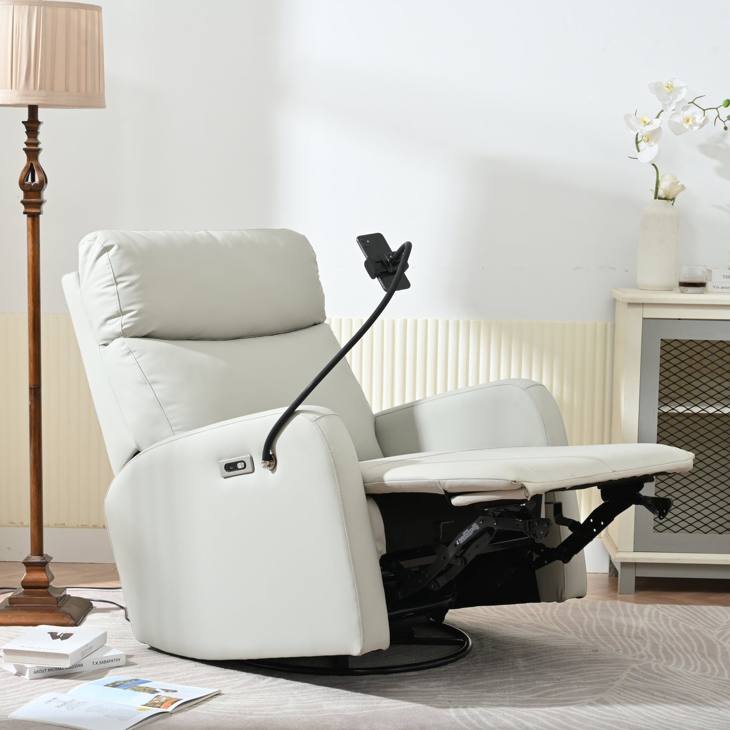 Poltrona reclinabile girevole a 270° con porte USB, reclinazione elettrica e comfort imbottito per il massimo relax