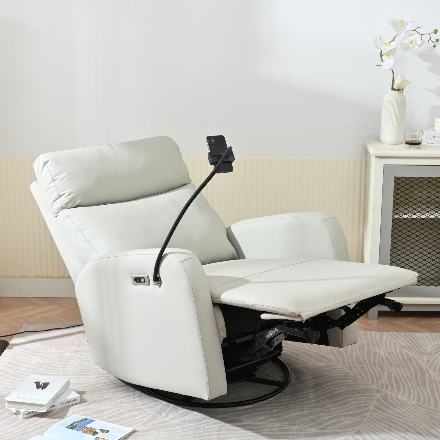 Poltrona reclinabile girevole a 270° con porte USB, reclinazione elettrica e comfort imbottito per il massimo relax