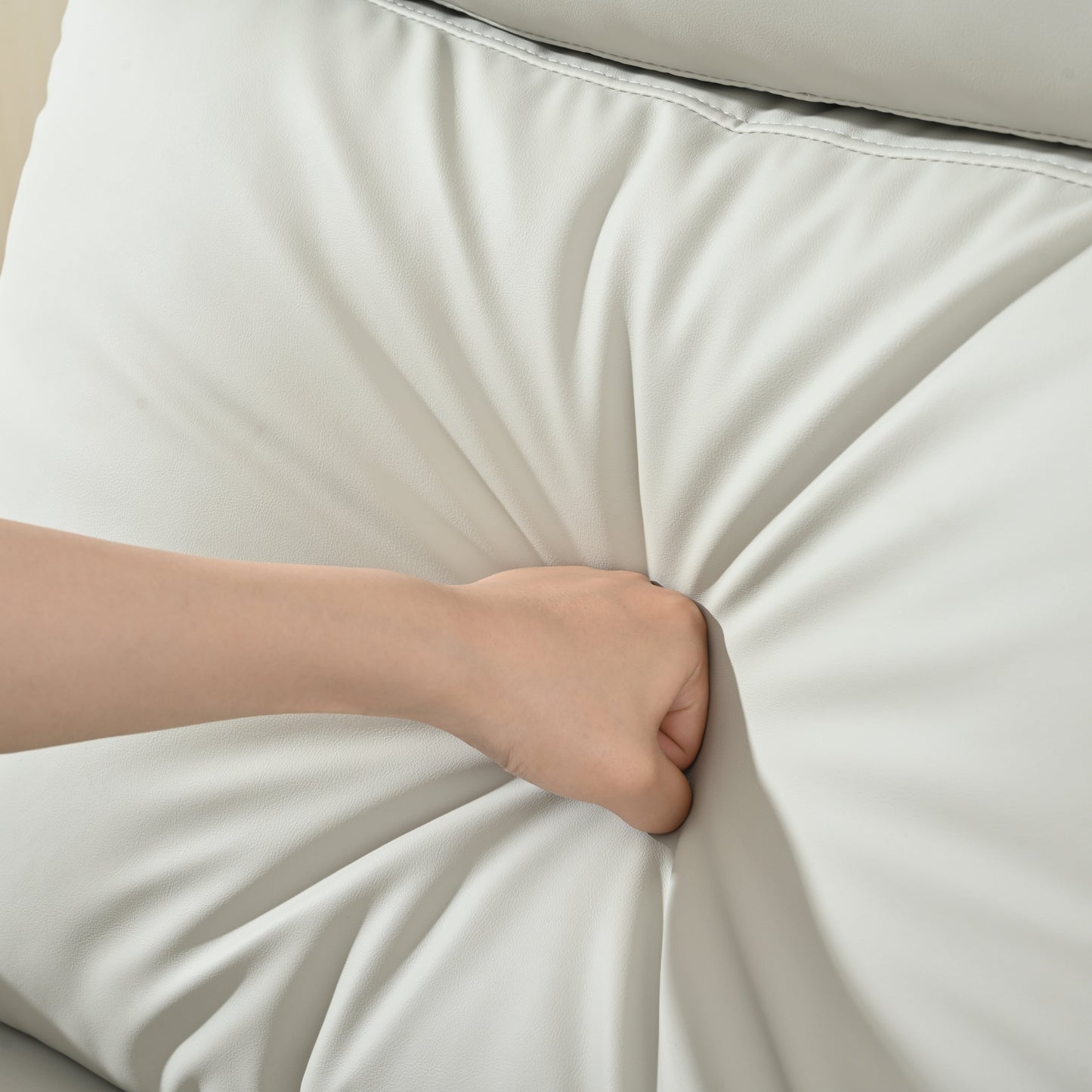 Poltrona reclinabile girevole a 270° con porte USB, reclinazione elettrica e comfort imbottito per il massimo relax
