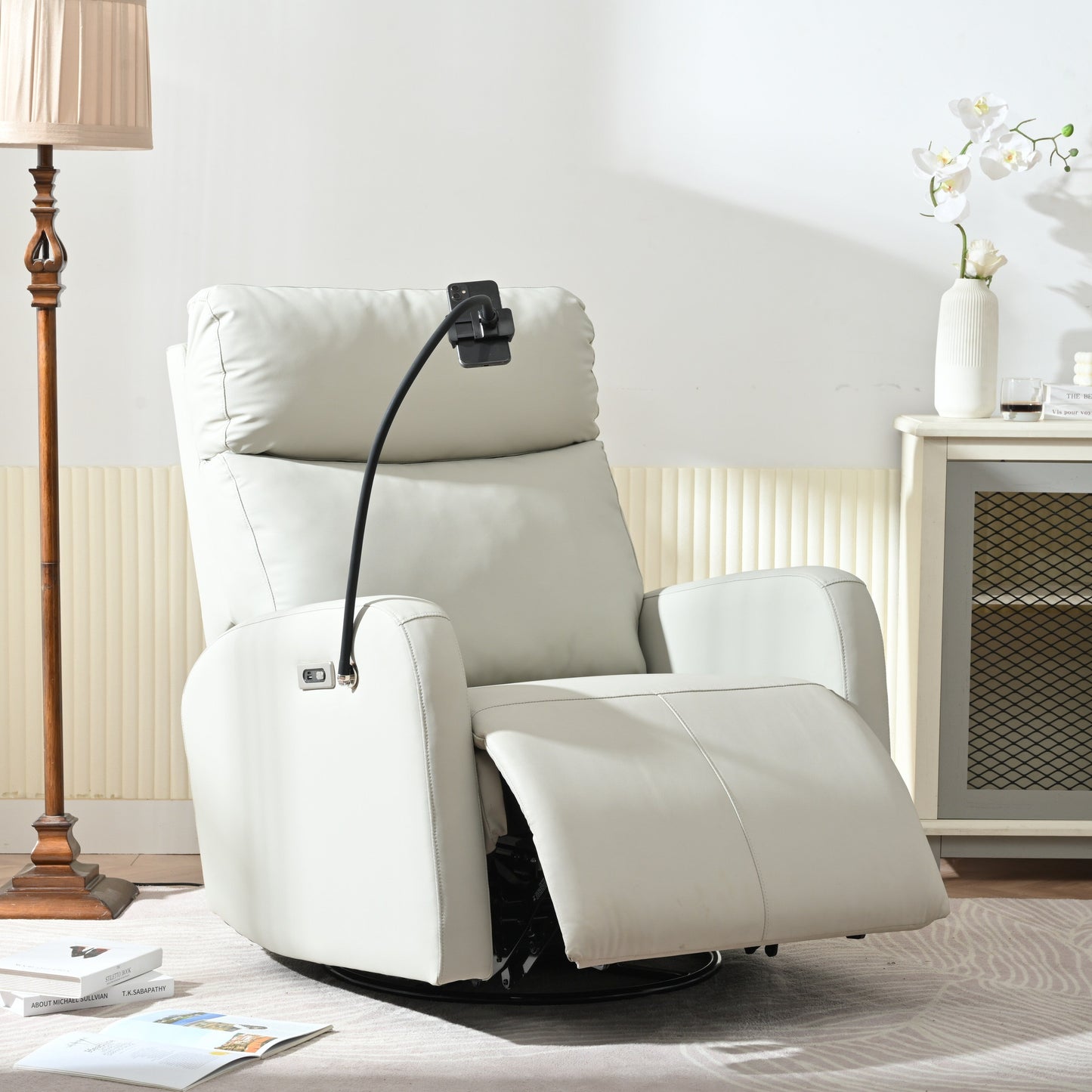 Poltrona reclinabile girevole a 270° con porte USB, reclinazione elettrica e comfort imbottito per il massimo relax
