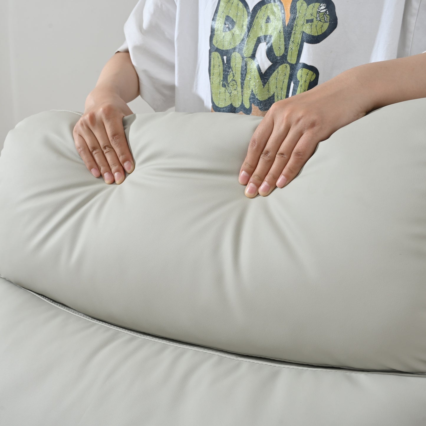 Poltrona reclinabile girevole a 270° con porte USB, reclinazione elettrica e comfort imbottito per il massimo relax