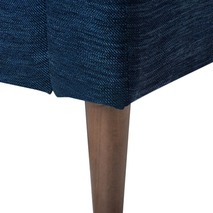 Divano a 3 posti con gambe in legno e cuscini