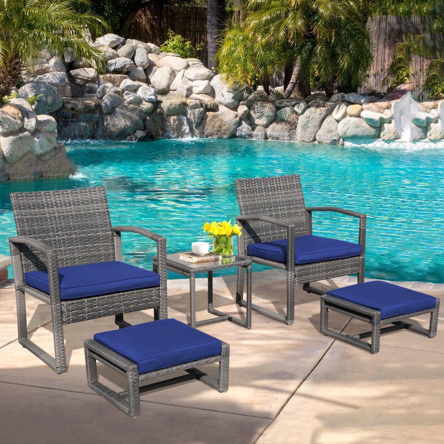 Set da giardino in vimini da 5 pezzi con poltrone, pouf e tavolino laterale