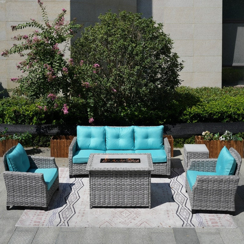 Set di divani da giardino in vimini da 5 pezzi con tavolo con braciere e copertura antipioggia