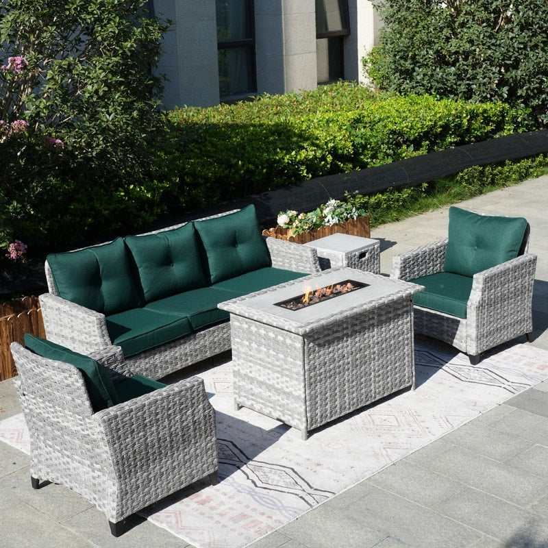 Set di divani da giardino in vimini da 5 pezzi con tavolo con braciere e copertura antipioggia