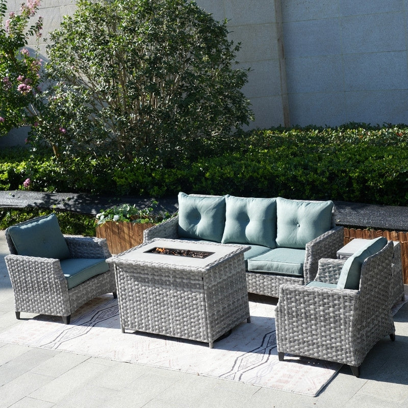 Set di divani da giardino in vimini da 5 pezzi con tavolo con braciere e copertura antipioggia