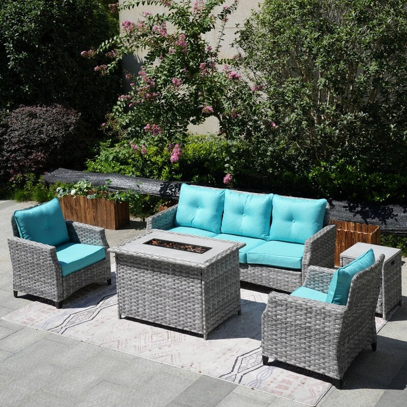 Set di divani da giardino in vimini da 5 pezzi con tavolo con braciere e copertura antipioggia