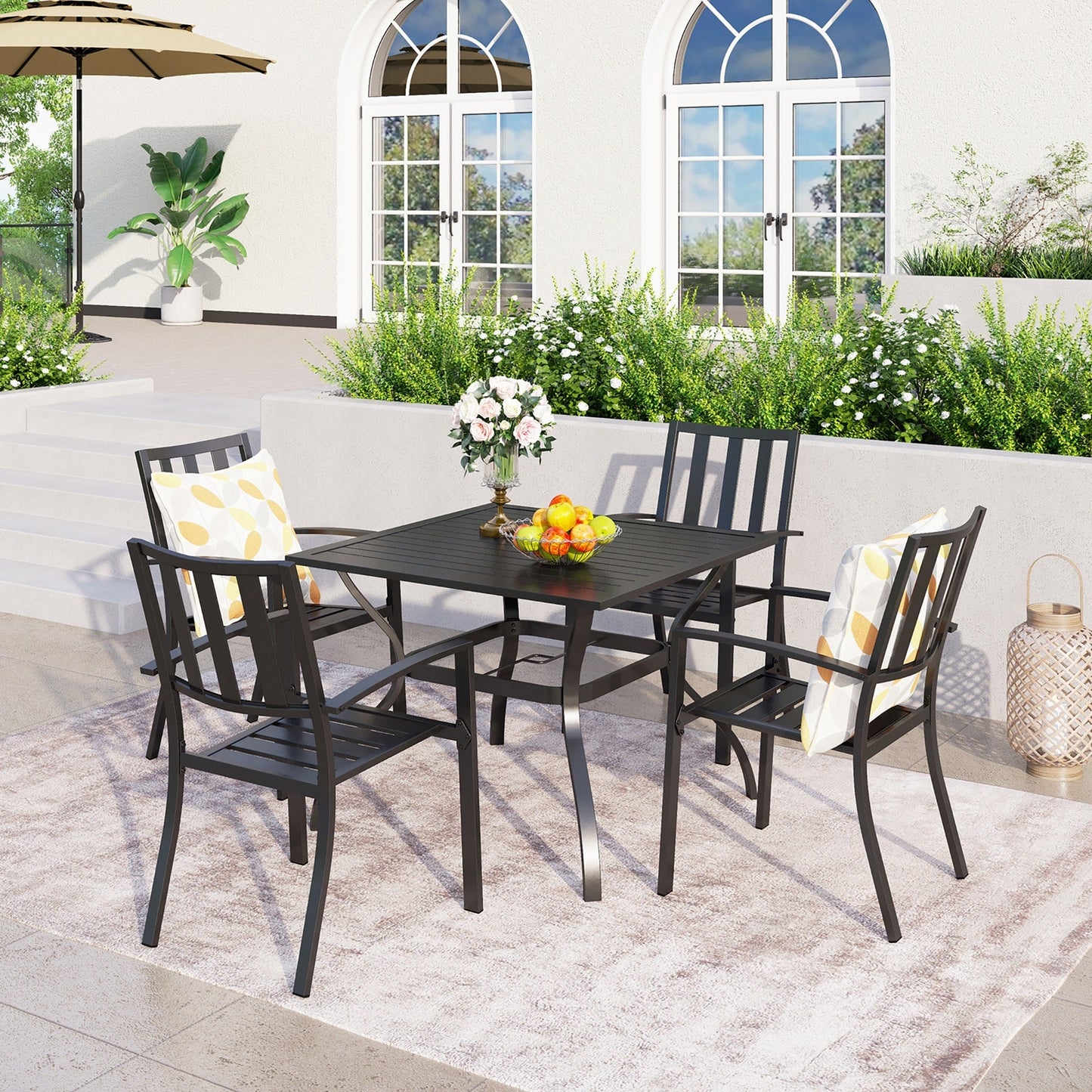 Set da pranzo per patio con rivestimento E da 5 pezzi e sedie impilabili