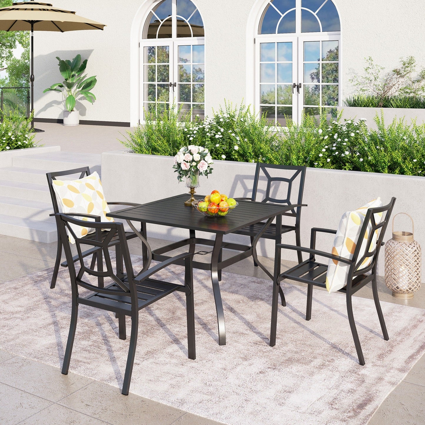 Set da pranzo per patio con rivestimento E da 5 pezzi e sedie impilabili