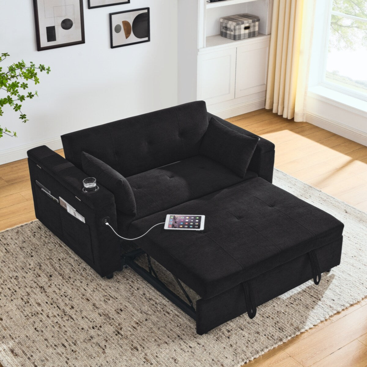 Divano letto reclinabile a due posti con braccioli, contenitore e tasche laterali, con presa di corrente USB.