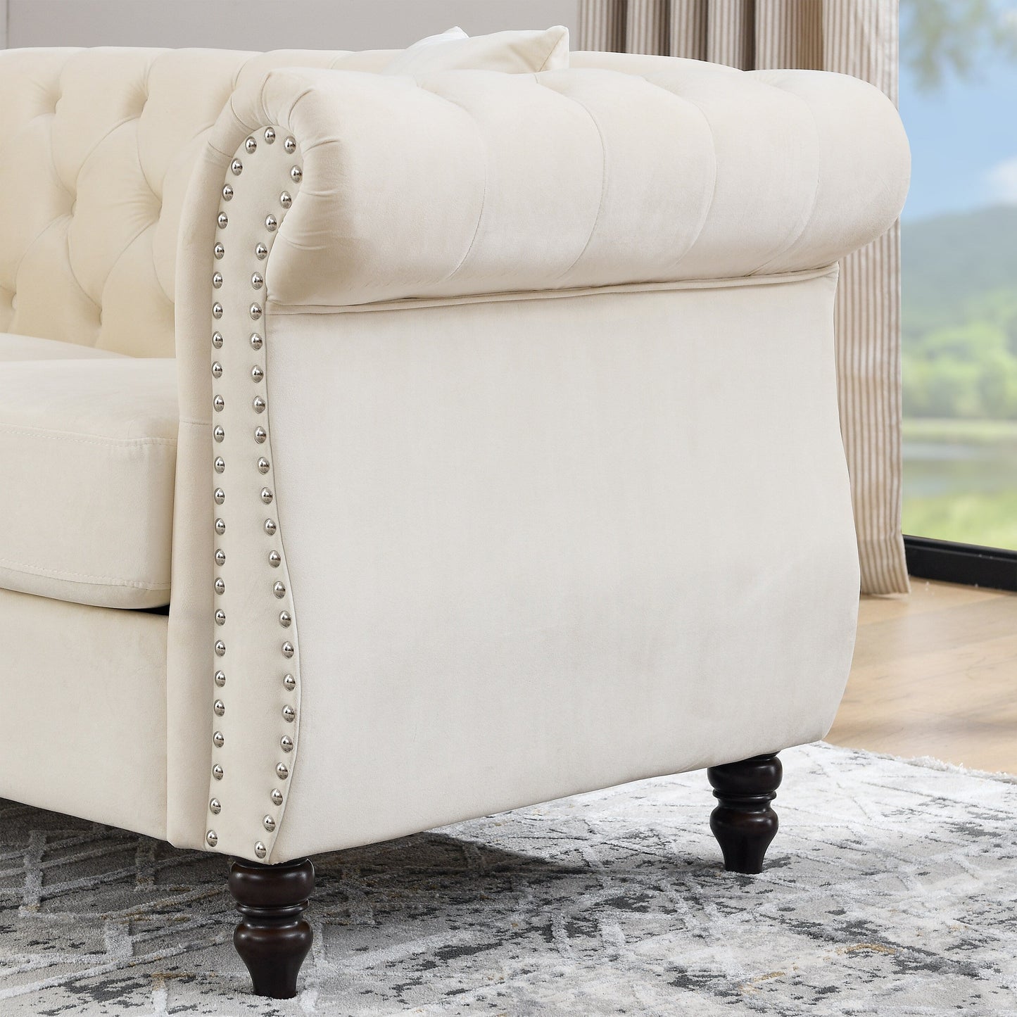 Divano Chesterfield in velluto 58.8 a 2 posti con braccioli arrotolati, finiture con borchie e 2 cuscini