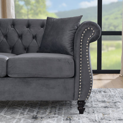 Divano Chesterfield in velluto 58.8 a 2 posti con braccioli arrotolati, finiture con borchie e 2 cuscini