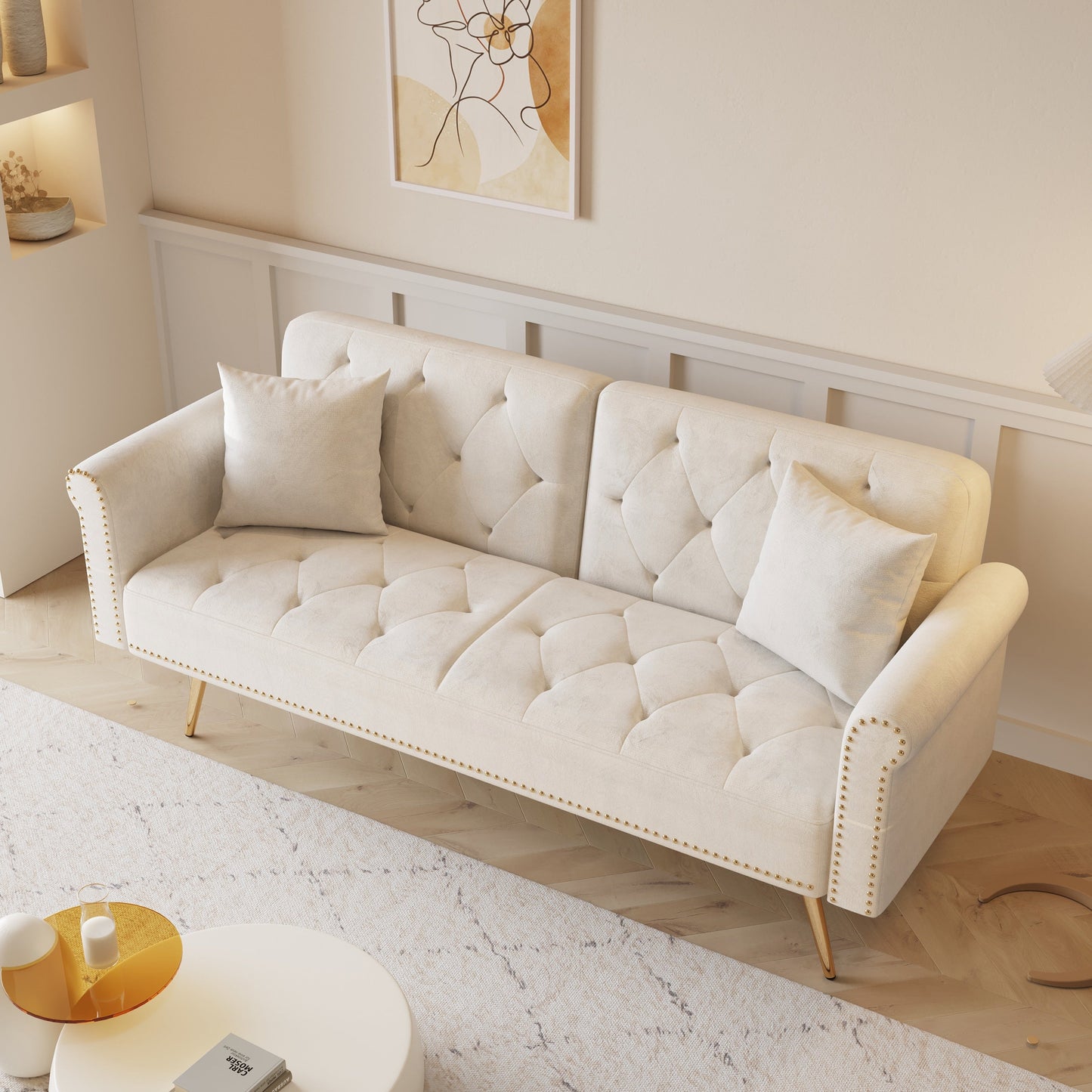 Divano letto con borchie in velluto e cuscino decorativo