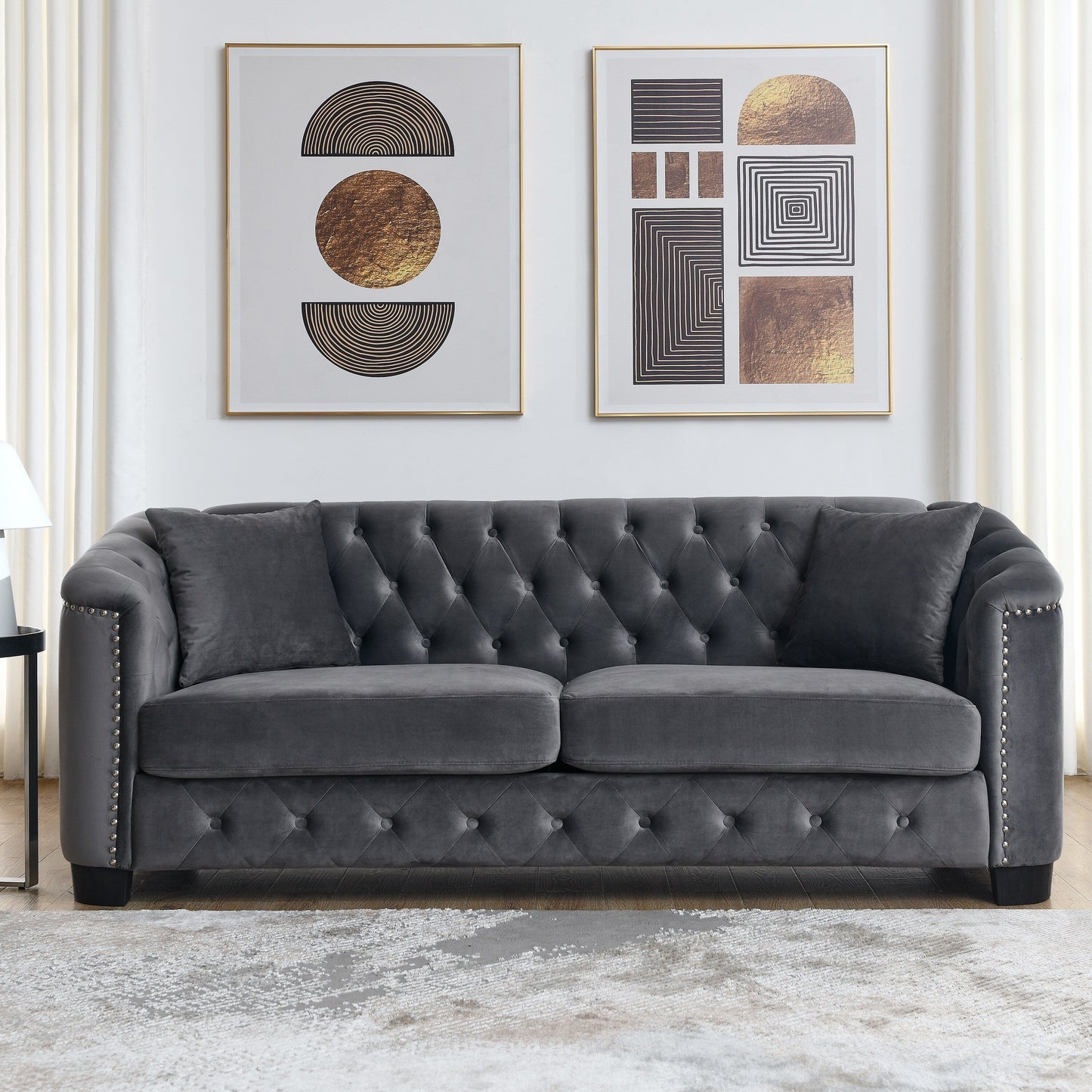 Divano moderno in velluto a 3 posti da 77'' con schienale capitonné, finiture con borchie e 2 cuscini