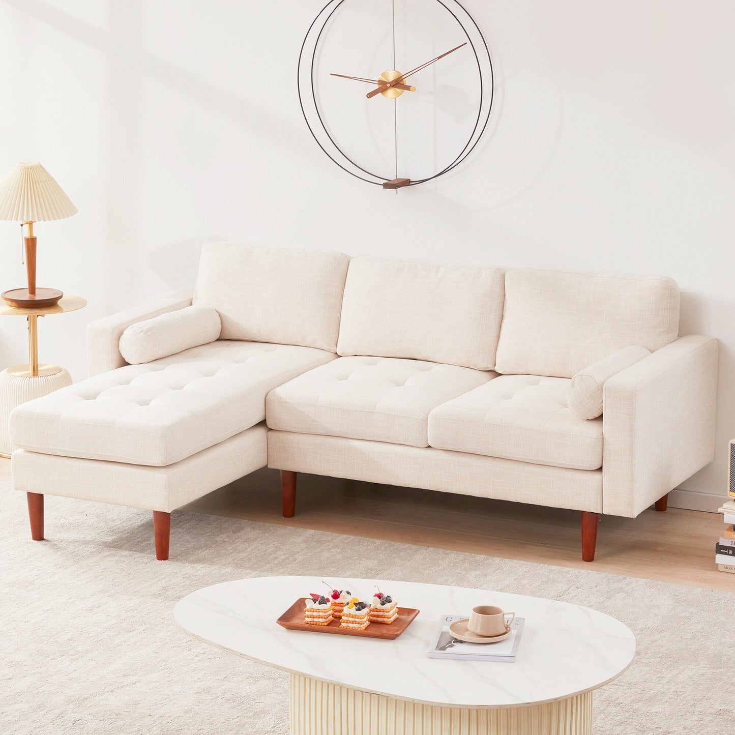 Divano componibile a L da 80 posti in lino con chaise longue reversibile, cuscino di seduta trapuntato, robusta struttura in legno