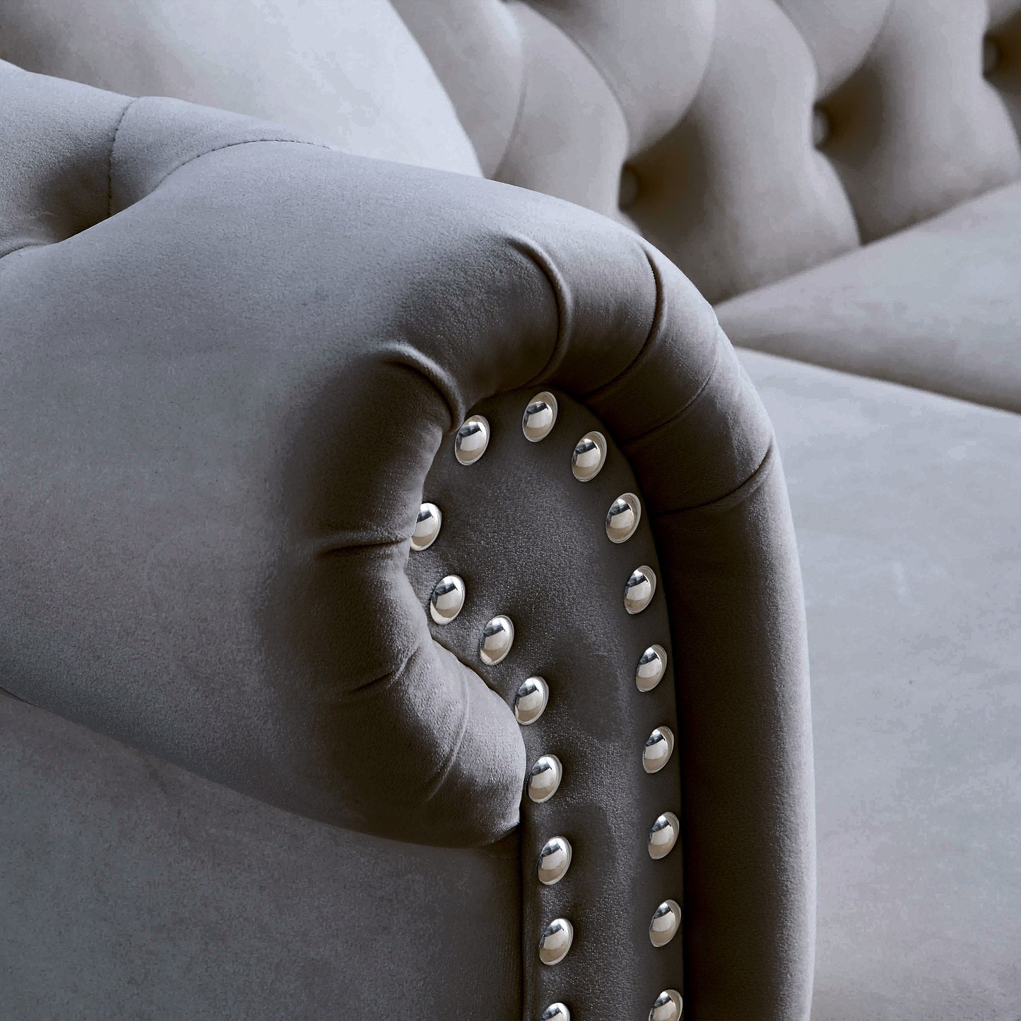 Divano Chesterfield in velluto 80 a 3 posti con design capitonné, finiture con borchie e 2 cuscini