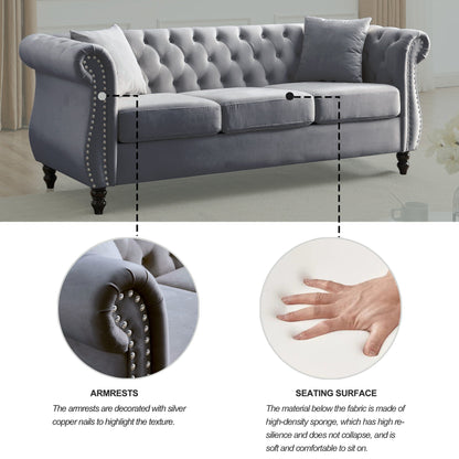 Divano Chesterfield in velluto 80 a 3 posti con design capitonné, finiture con borchie e 2 cuscini